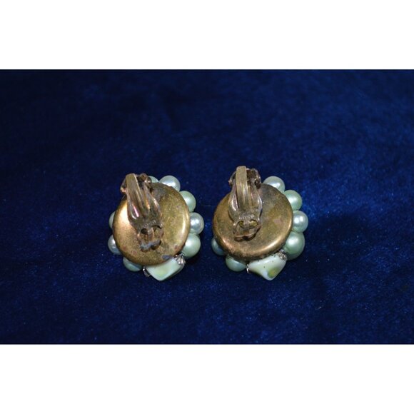 Vintage Faux Pearl Cluster Clip on Earrings Seafoam Pastel Pale Green - Picture 3 of 6